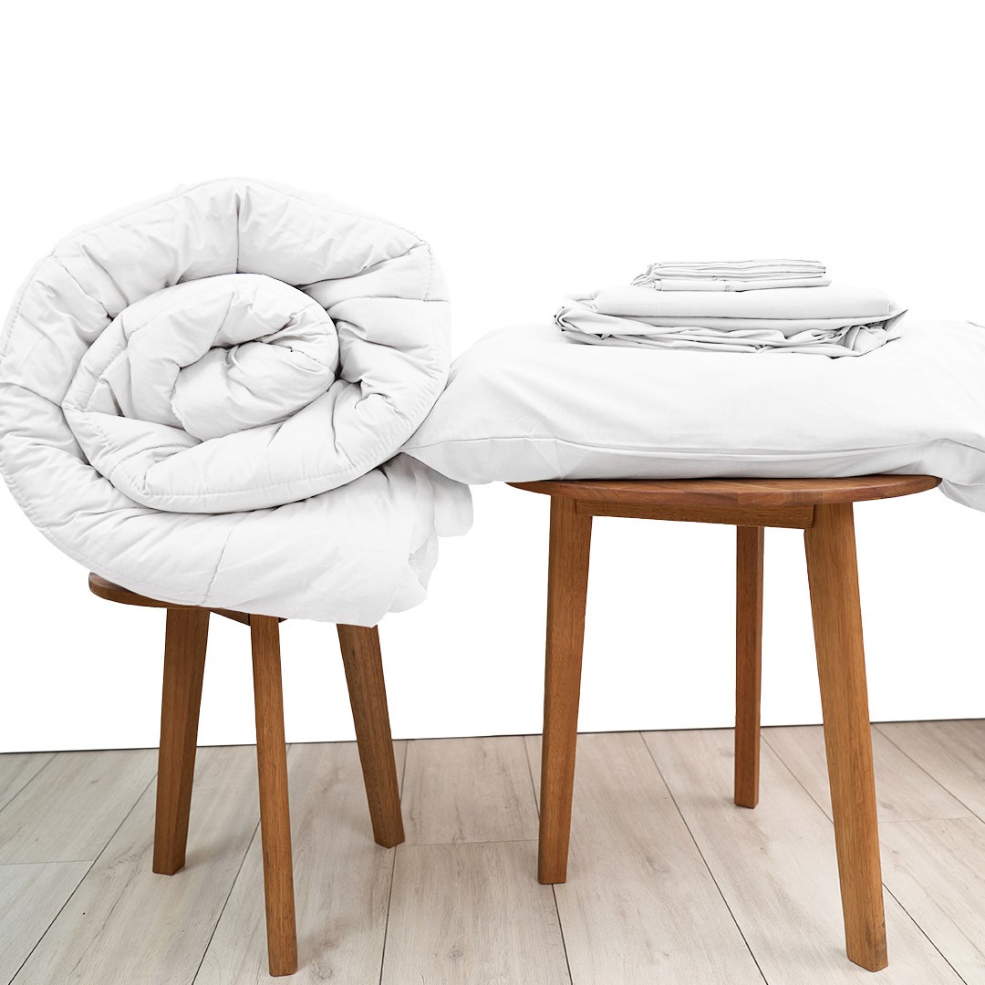 Basic Bedpack Zoe con cobertor hipoalergénico 600 hilos color blanco 100% algodón