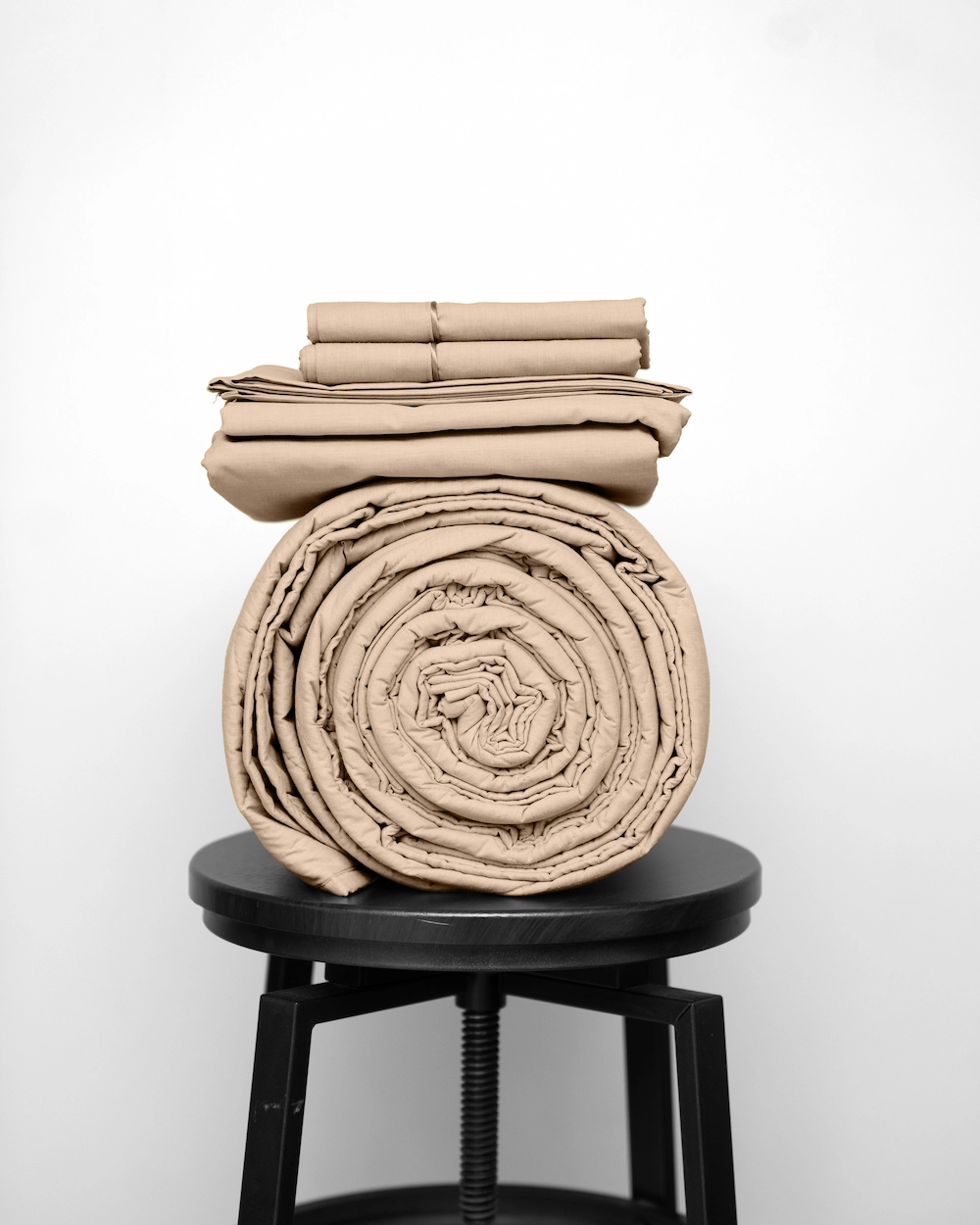 Basic Bedpack con cubrecama ligero 150 hilos color Arenita 100% algodón