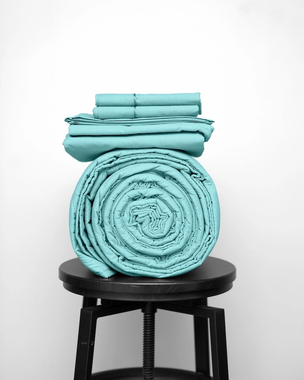 Basic Bedpack con cubrecama ligero 150 hilos color Azul Glaciar 100% algodón
