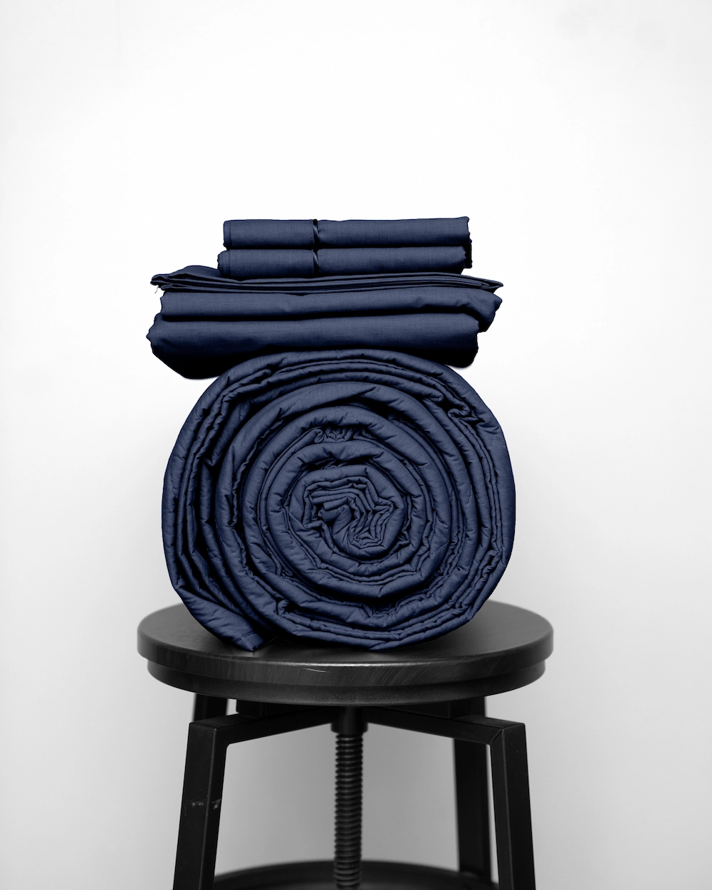 Basic Bedpack con cubrecama ligero 150 hilos color Azul marino 100% algodón