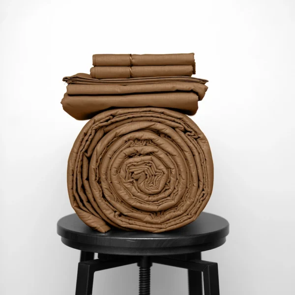 Basic Bedpack con cubrecama ligero 150 hilos color Chocolate 100% algodón