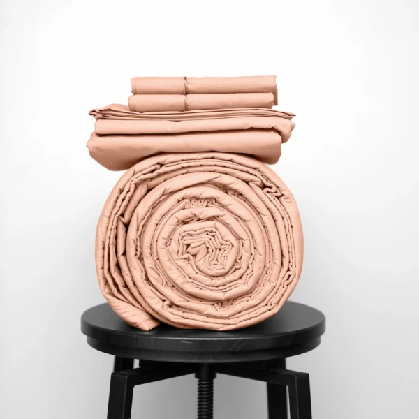 Basic Bedpack con cubrecama ligero 150 hilos color Durazno 100% algodón