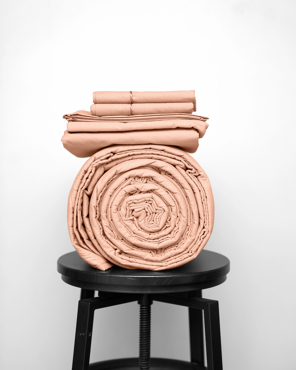 Basic Bedpack con cubrecama ligero 150 hilos color Durazno 100% algodón