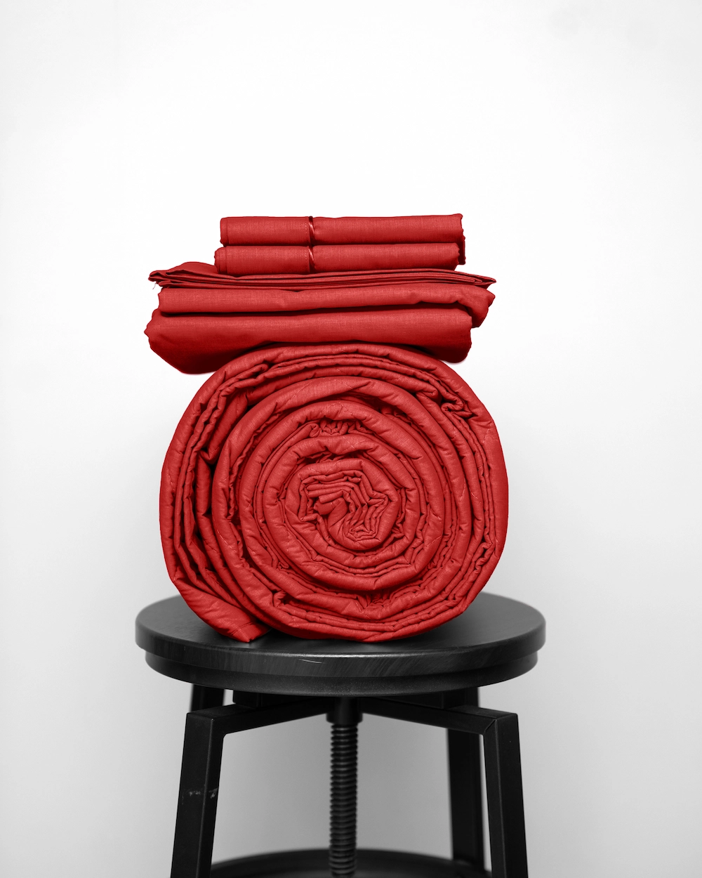 Basic Bedpack con cubrecama ligero 150 hilos color Rojo 100% algodón