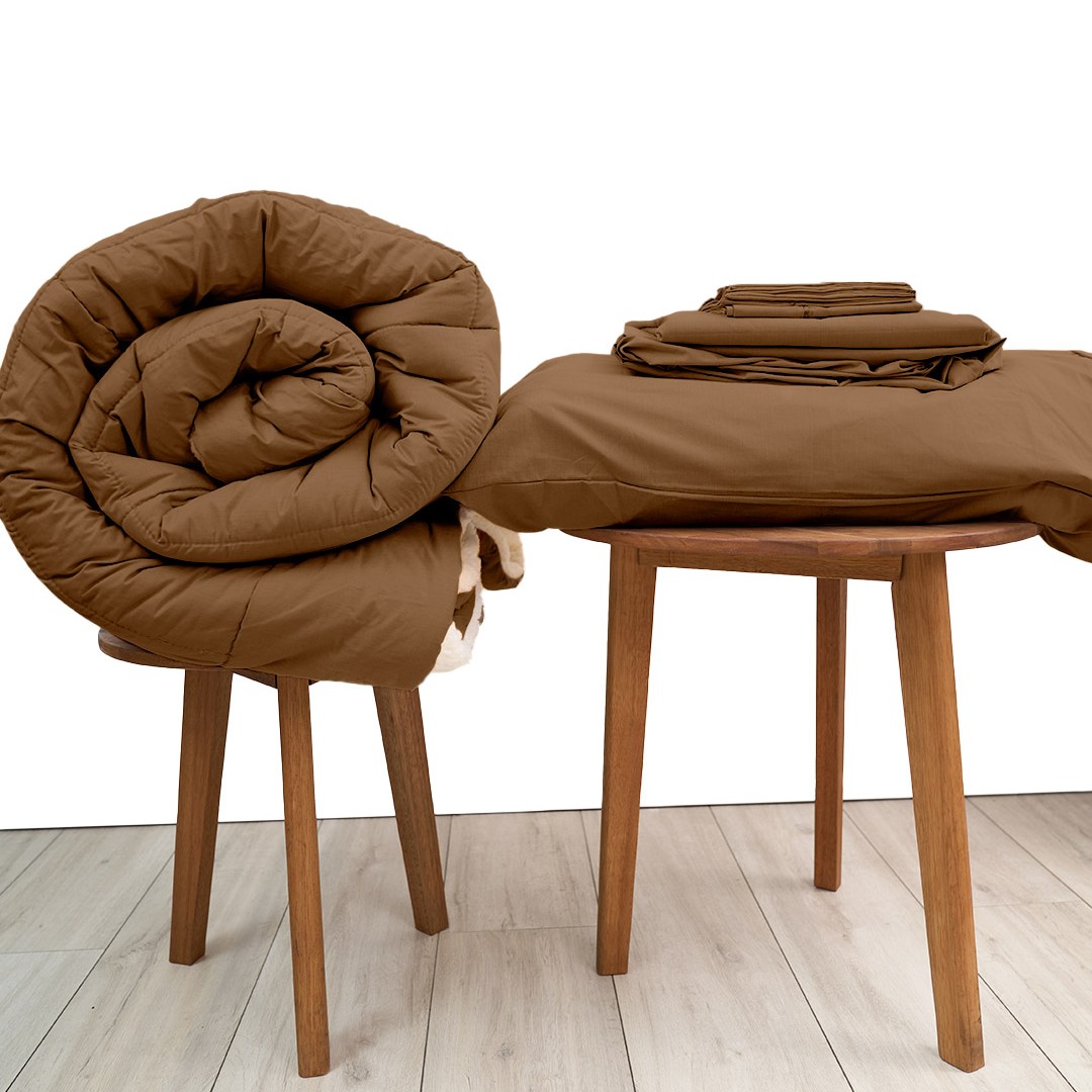 Basic Bedpack con edredón con reversible de corderito 150 hilos color chocolate 100% algodón