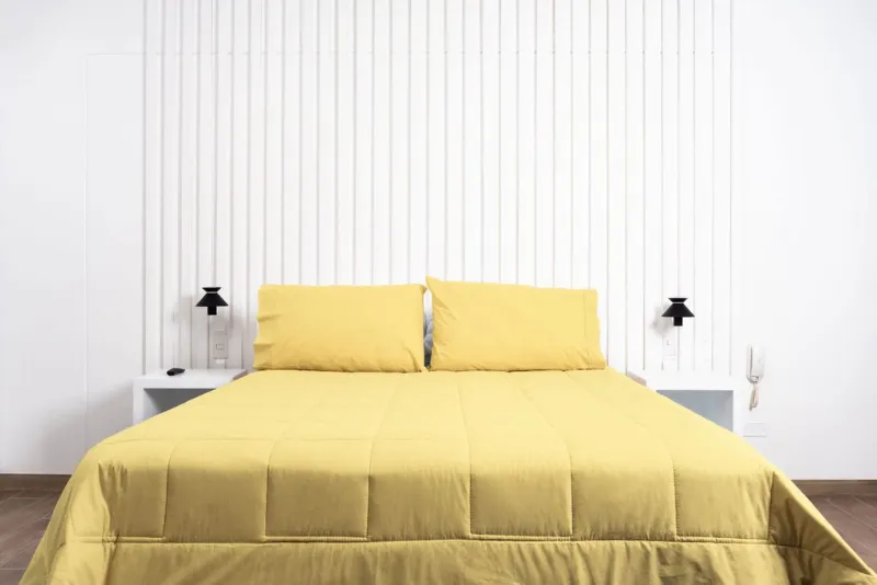 Cobertor Hipoalergénico 150 hilos color amarillo 100% algodón
