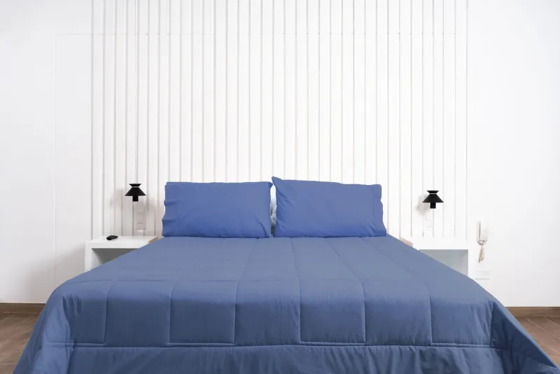 Cobertor Hipoalergénico 150 hilos color azul acero 100% algodón