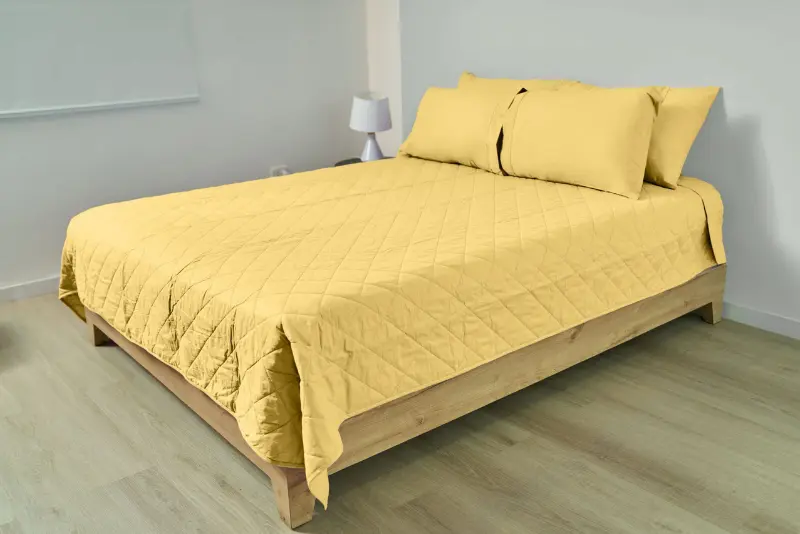 Cubrecama ligero 150 hilos color amarillo 100% algodón