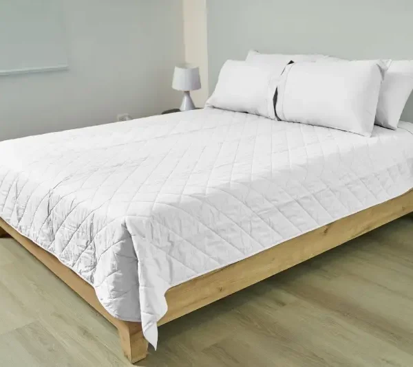 Cubrecama ligero Zoe 600 hilos color blanco 100% algodón