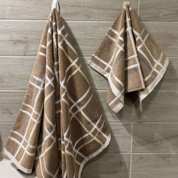 Set de toallas de baño con diseño lineal Chocolate – 520 gramos