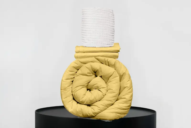 Medium Bedpack con edredón con reversible de corderito 150 hilos color amarillo 100% algodón