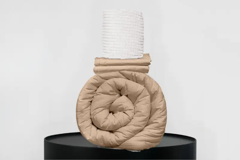 Medium Bedpack con edredón con reversible de corderito 150 hilos color arenita 100% algodón