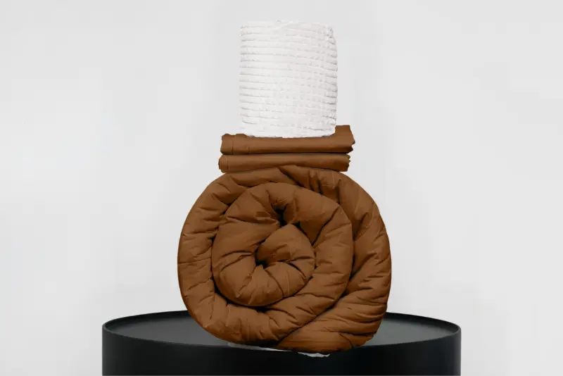 Medium Bedpack con edredón con reversible de corderito 150 hilos color chocolate 100% algodón