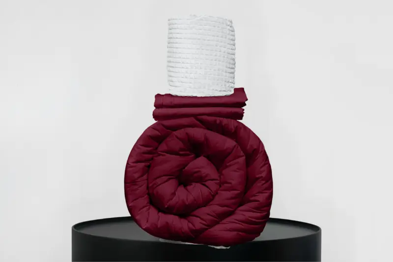 Medium Bedpack con edredón con reversible de corderito 150 hilos color guinda 100% algodón