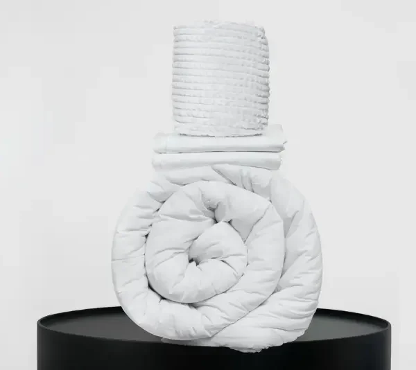 Medium Bedpack Zoe con edredón con reversible de corderito 600 hilos color blanco 100% algodón
