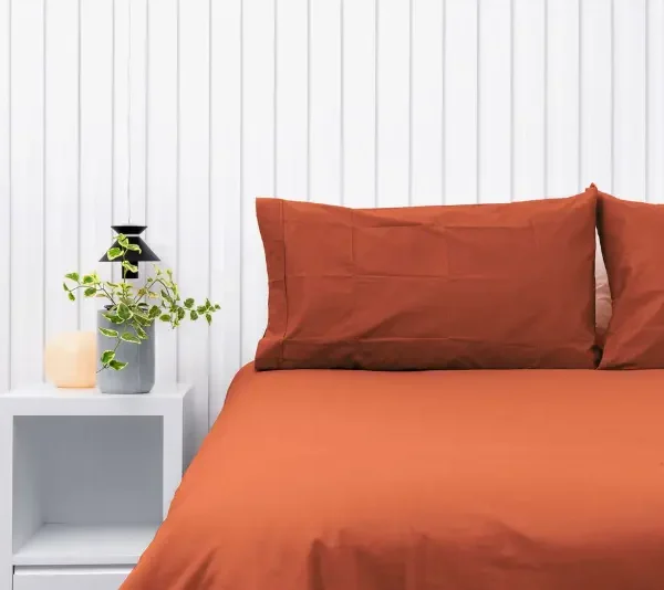 Par de fundas de almohadas 150 hilos color ladrillo 100% algodón