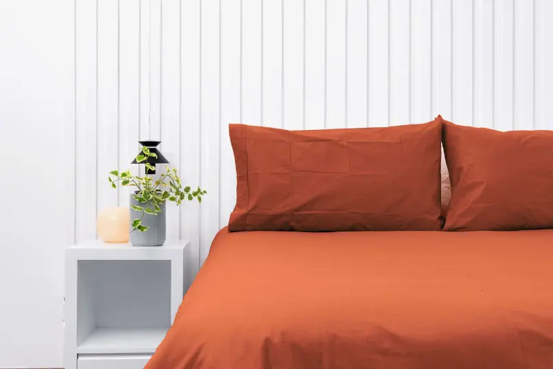 Par de fundas de almohadas 150 hilos color ladrillo 100% algodón
